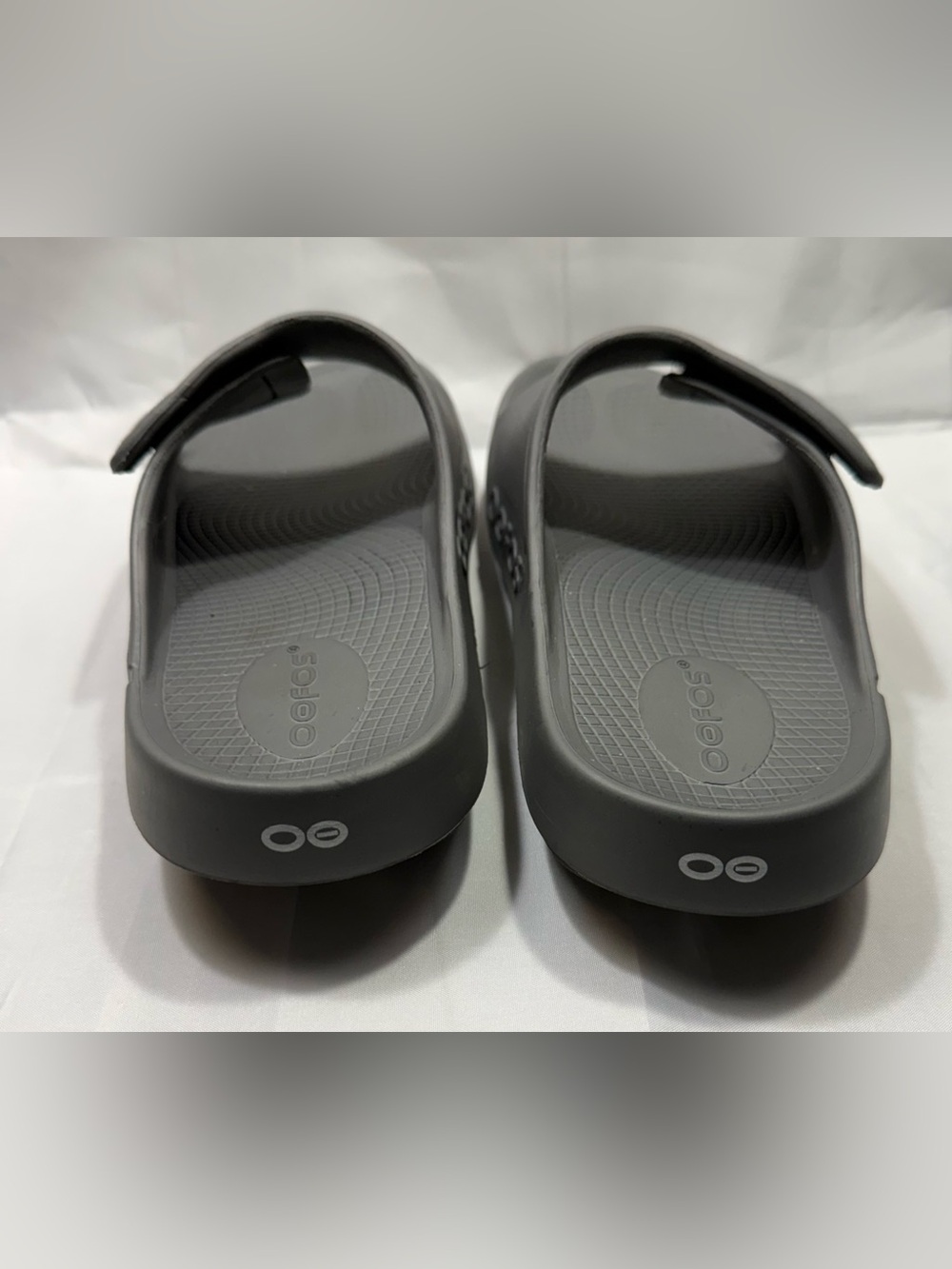 OOFOS Gray Slide Unisex Women’s size 9 - Men’s size 7 - Picture 3 of 4